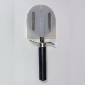 The Pampered Chef Black and Silver Pizza Cutter